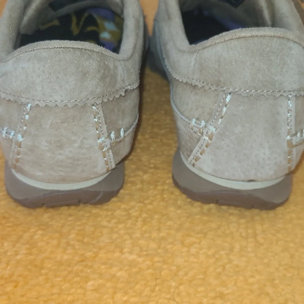 Skechers  Sz 8.5